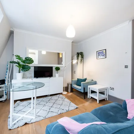 Appartamento 2Bed Cosy Flat In Vibrant Fitzrovia Londra Esterno foto